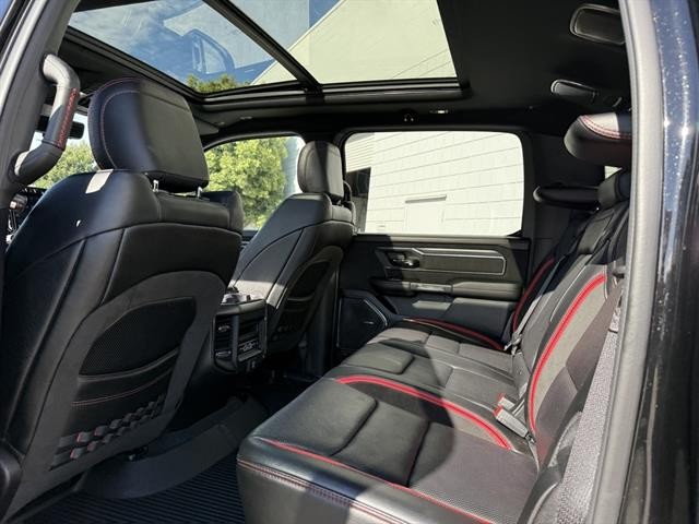 Ram 1500 Vehicle Full-screen Gallery Image 19