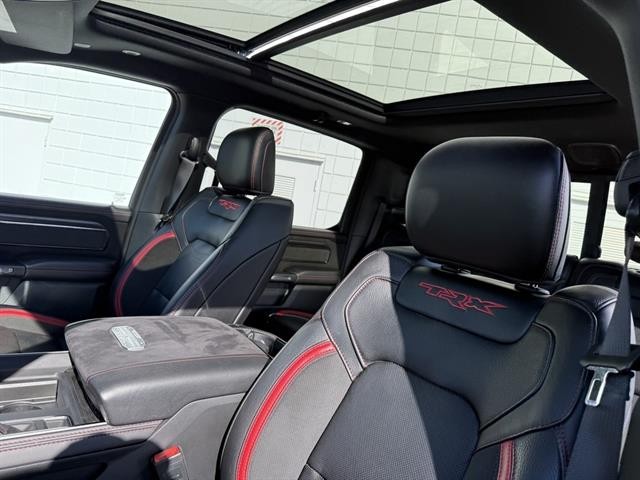 Ram 1500 Vehicle Full-screen Gallery Image 20