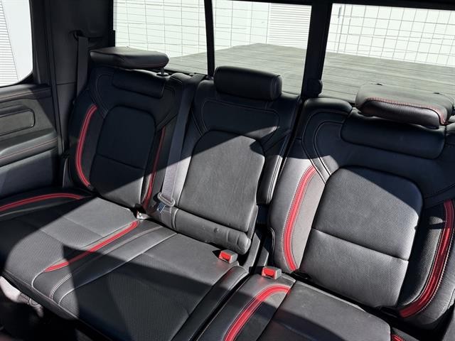 Ram 1500 Vehicle Full-screen Gallery Image 21