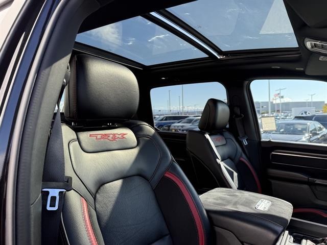 Ram 1500 Vehicle Full-screen Gallery Image 23