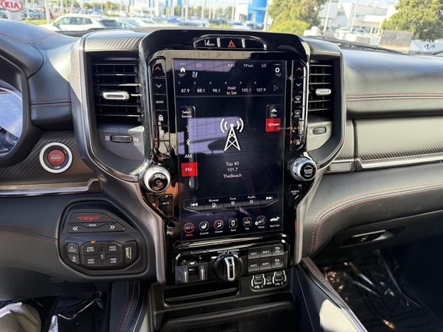 Ram 1500 Vehicle Full-screen Gallery Image 25