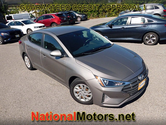 Hyundai Elantra Vehicle Full-screen Gallery Image 02