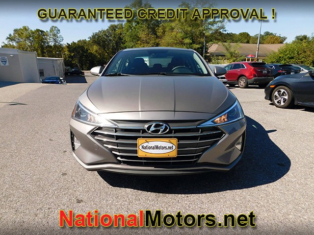 Hyundai Elantra Vehicle Full-screen Gallery Image 03