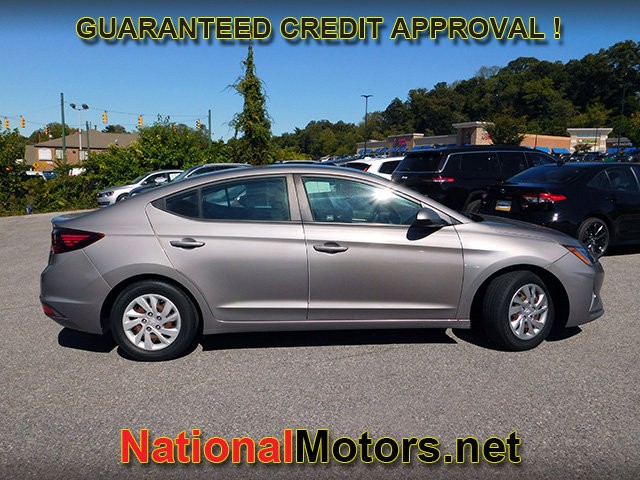 Hyundai Elantra Vehicle Full-screen Gallery Image 04