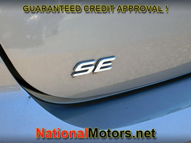 Hyundai Elantra Vehicle Full-screen Gallery Image 06