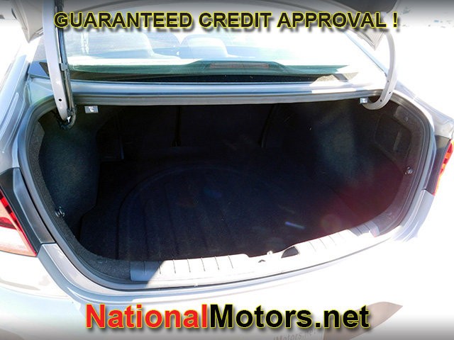 Hyundai Elantra Vehicle Full-screen Gallery Image 07