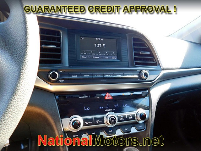 Hyundai Elantra Vehicle Full-screen Gallery Image 14