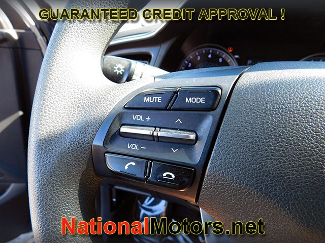Hyundai Elantra Vehicle Full-screen Gallery Image 19
