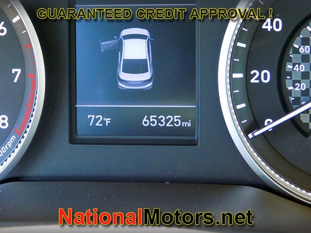 Hyundai Elantra Vehicle Full-screen Gallery Image 20