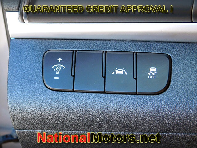 Hyundai Elantra Vehicle Full-screen Gallery Image 21