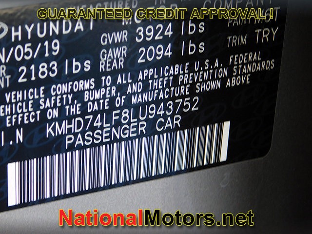 Hyundai Elantra Vehicle Full-screen Gallery Image 22