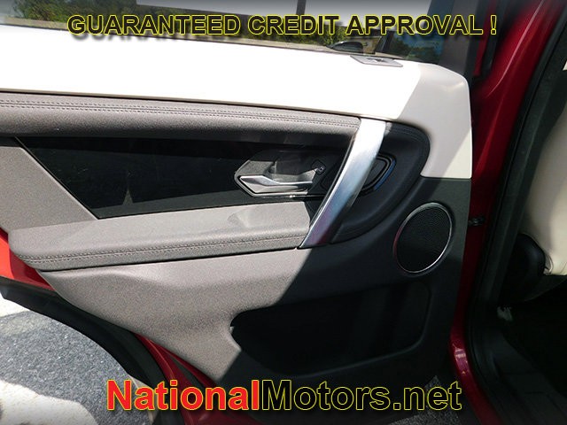 Land Rover Discovery Sport Vehicle Full-screen Gallery Image 09