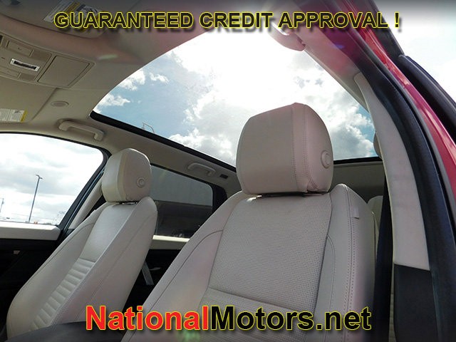 Land Rover Discovery Sport Vehicle Full-screen Gallery Image 17