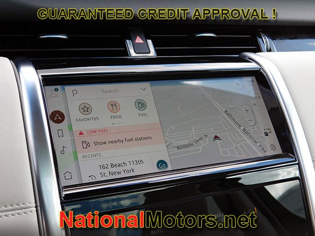 Land Rover Discovery Sport Vehicle Full-screen Gallery Image 18