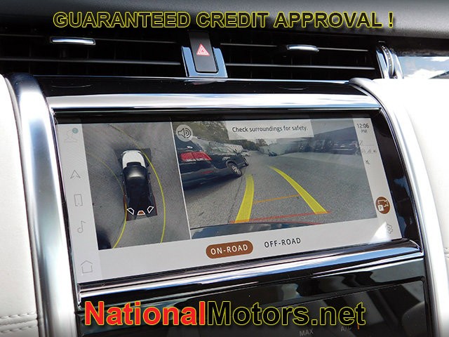Land Rover Discovery Sport Vehicle Full-screen Gallery Image 19