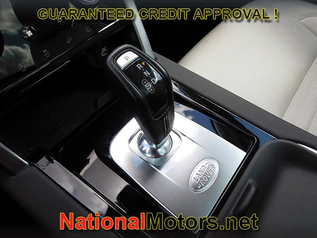 Land Rover Discovery Sport Vehicle Full-screen Gallery Image 21