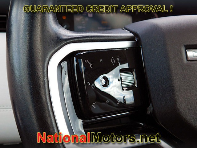 Land Rover Discovery Sport Vehicle Full-screen Gallery Image 23