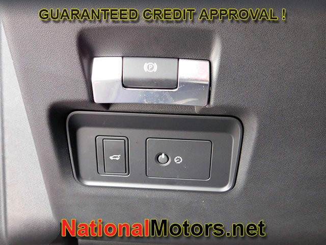 Land Rover Discovery Sport Vehicle Full-screen Gallery Image 25