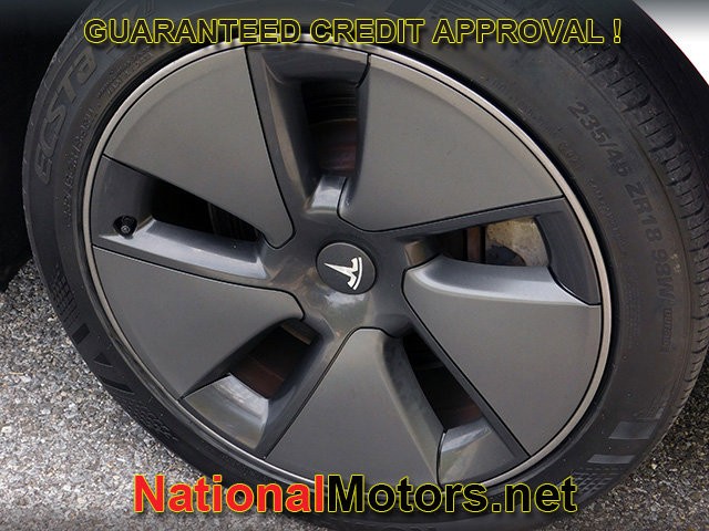 Tesla Model 3 Vehicle Full-screen Gallery Image 08