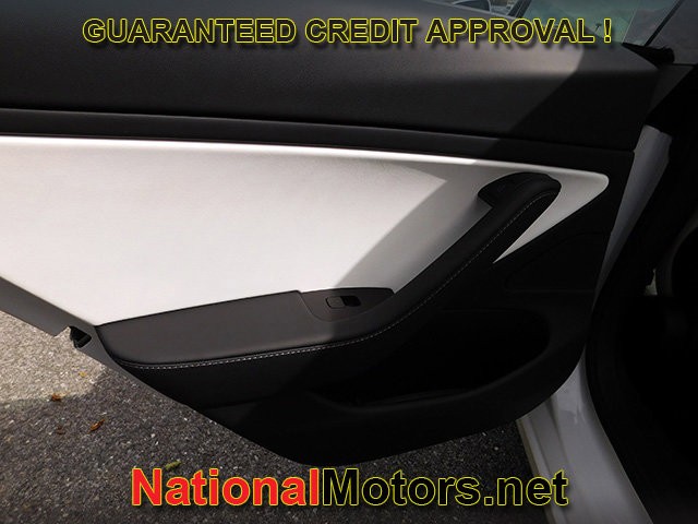 Tesla Model 3 Vehicle Full-screen Gallery Image 09