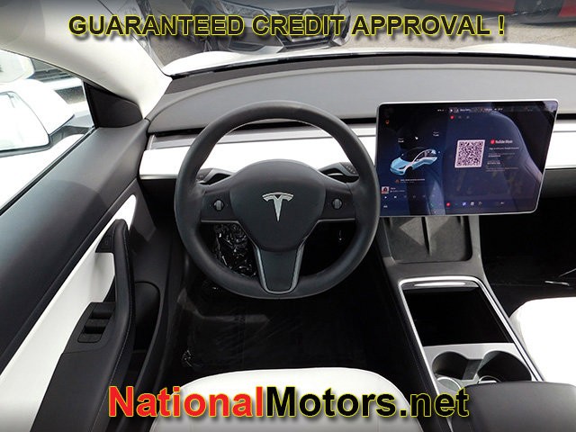 Tesla Model 3 Vehicle Full-screen Gallery Image 12