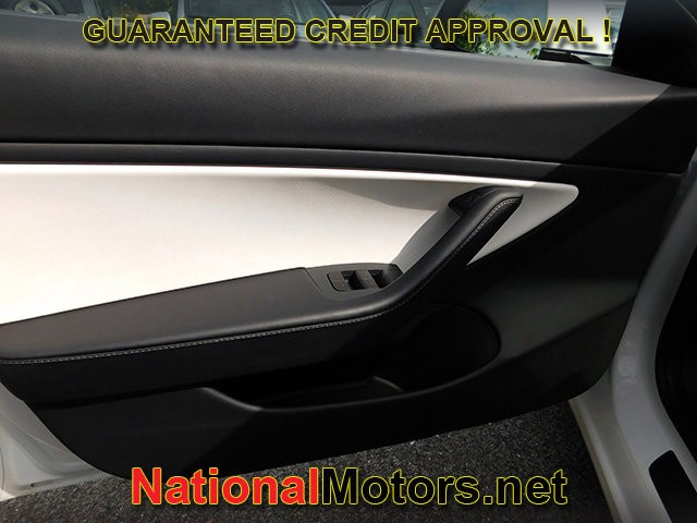Tesla Model 3 Vehicle Full-screen Gallery Image 13