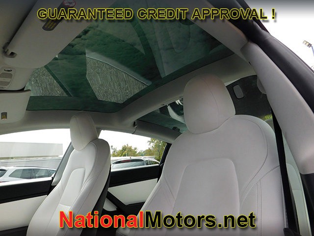 Tesla Model 3 Vehicle Full-screen Gallery Image 16