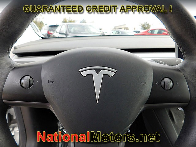 Tesla Model 3 Vehicle Full-screen Gallery Image 23