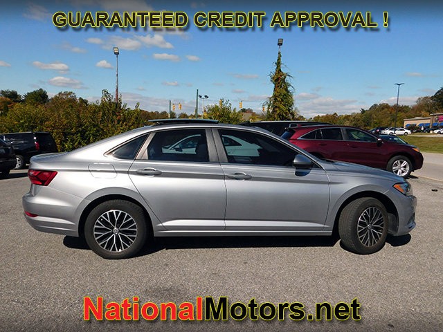 Volkswagen Jetta Vehicle Full-screen Gallery Image 03