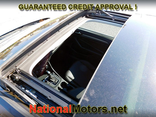 Volkswagen Jetta Vehicle Full-screen Gallery Image 06