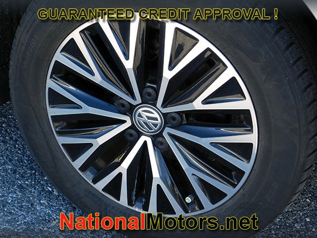 Volkswagen Jetta Vehicle Full-screen Gallery Image 07