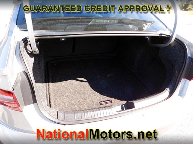 Volkswagen Jetta Vehicle Full-screen Gallery Image 08