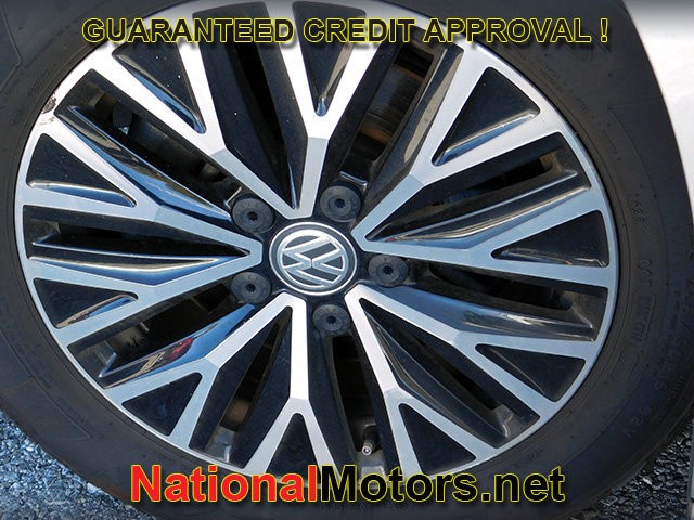 Volkswagen Jetta Vehicle Full-screen Gallery Image 09