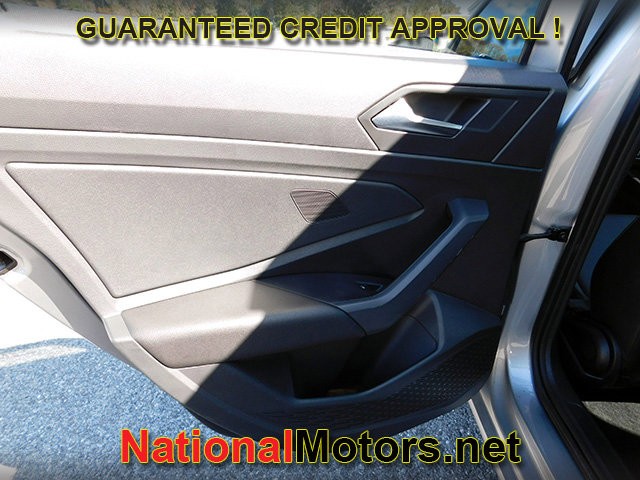 Volkswagen Jetta Vehicle Full-screen Gallery Image 10