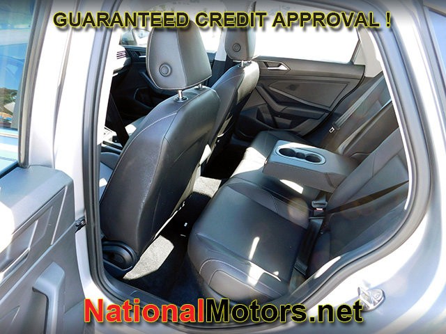 Volkswagen Jetta Vehicle Full-screen Gallery Image 11