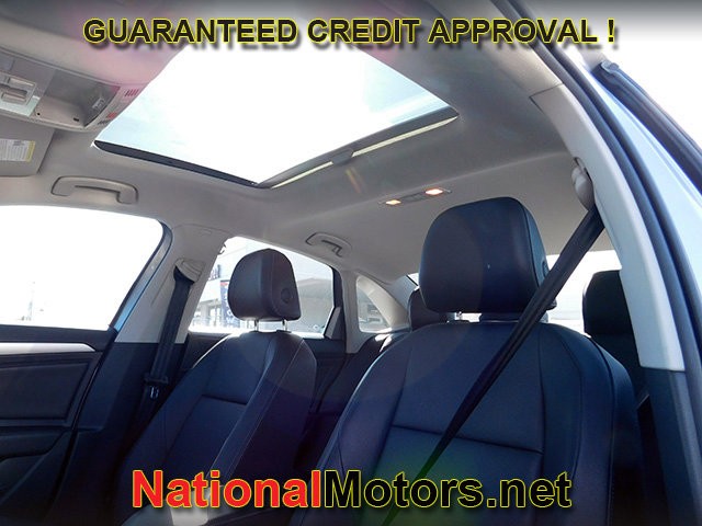 Volkswagen Jetta Vehicle Full-screen Gallery Image 15