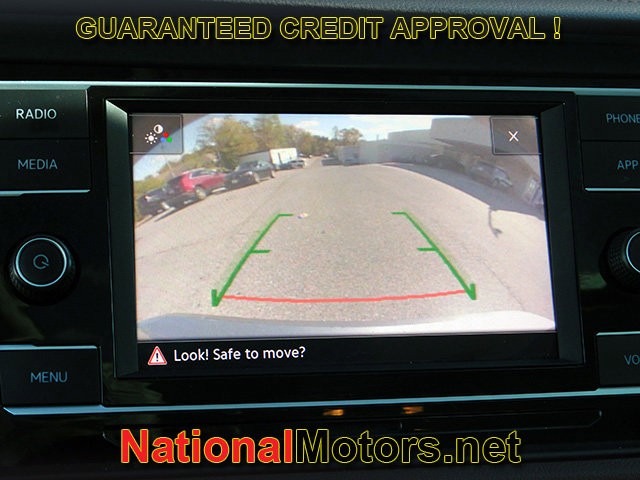 Volkswagen Jetta Vehicle Full-screen Gallery Image 17