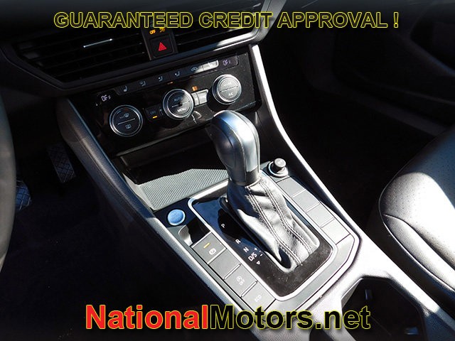 Volkswagen Jetta Vehicle Full-screen Gallery Image 18