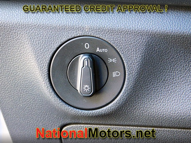 Volkswagen Jetta Vehicle Full-screen Gallery Image 22