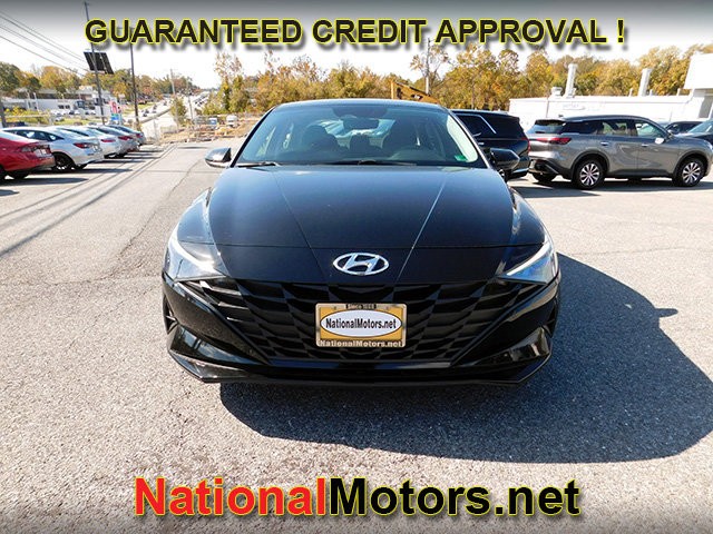 Hyundai Elantra Vehicle Full-screen Gallery Image 03