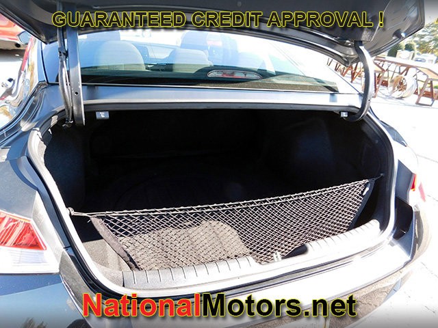 Hyundai Elantra Vehicle Full-screen Gallery Image 07