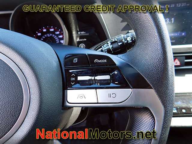 Hyundai Elantra Vehicle Full-screen Gallery Image 17