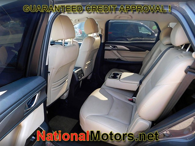 Mazda CX-9 Vehicle Full-screen Gallery Image 10