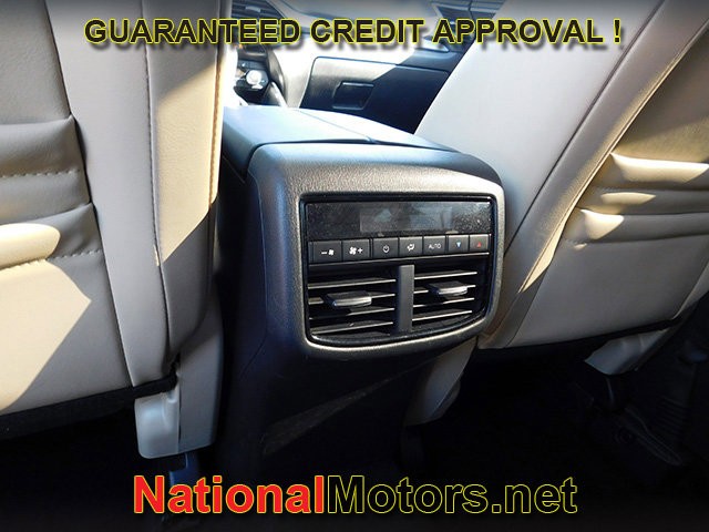 Mazda CX-9 Vehicle Full-screen Gallery Image 11