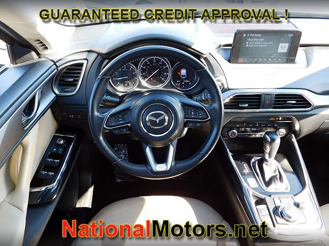 Mazda CX-9 Vehicle Full-screen Gallery Image 12