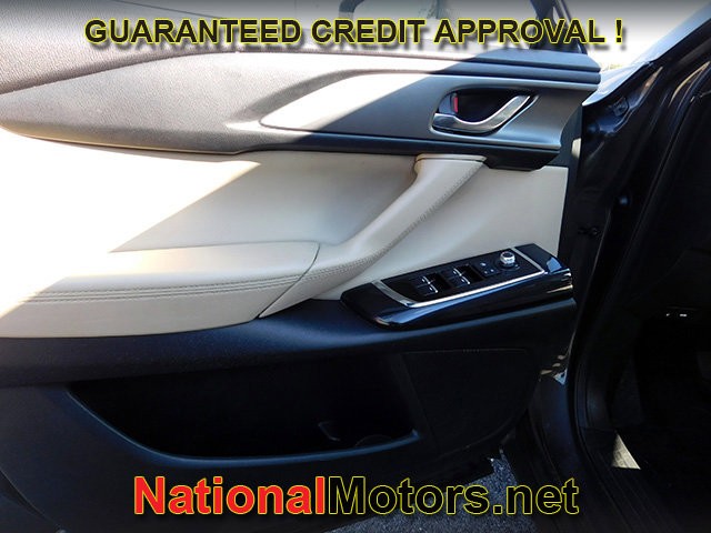 Mazda CX-9 Vehicle Full-screen Gallery Image 13