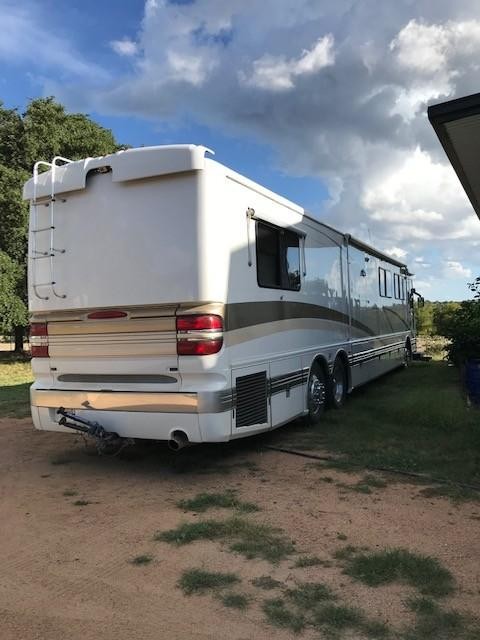 2000 Fleetwood American American Heritage   at CarsBikesBoats.com in Round Mountain TX