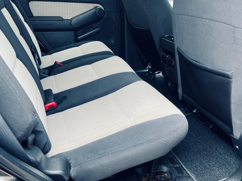 Ford Explorer Sport Trac Vehicle Full-screen Gallery Image 17