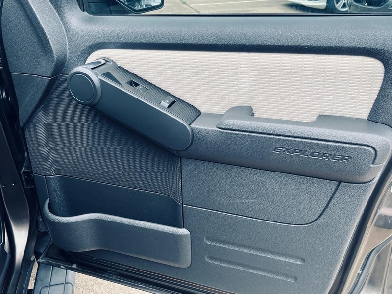Ford Explorer Sport Trac Vehicle Full-screen Gallery Image 18