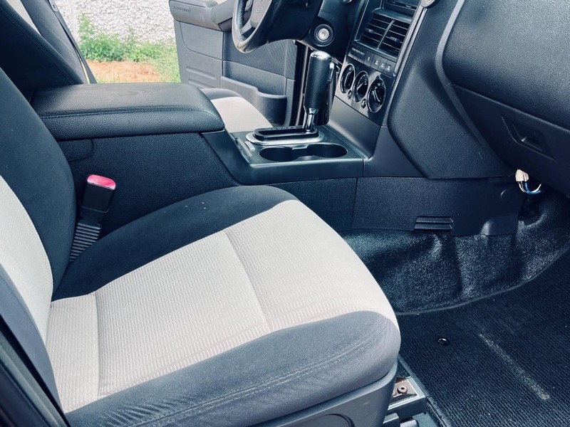 Ford Explorer Sport Trac Vehicle Full-screen Gallery Image 19